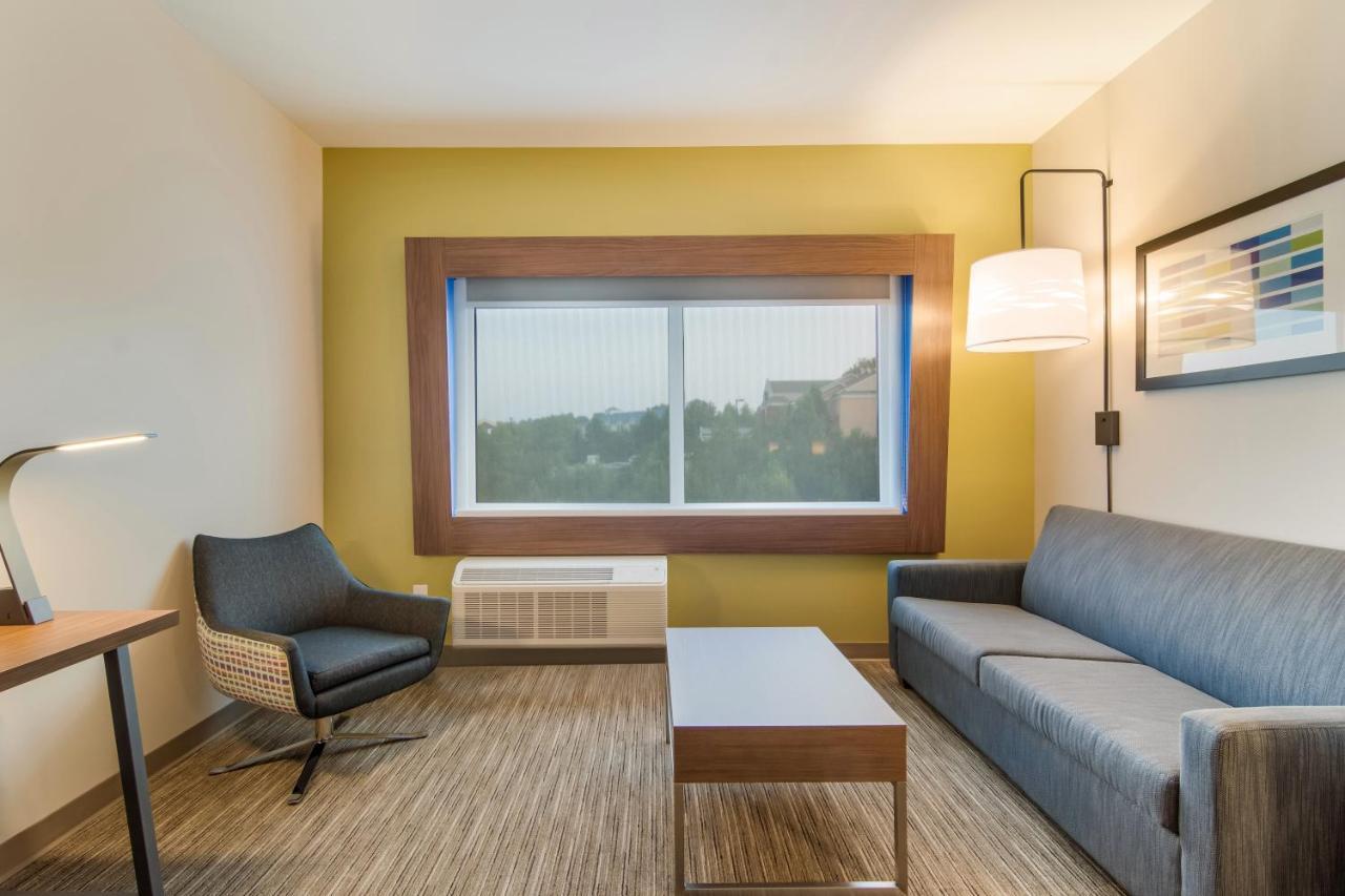 Holiday Inn Express & Suites - Asheboro By Ihg Exterior photo